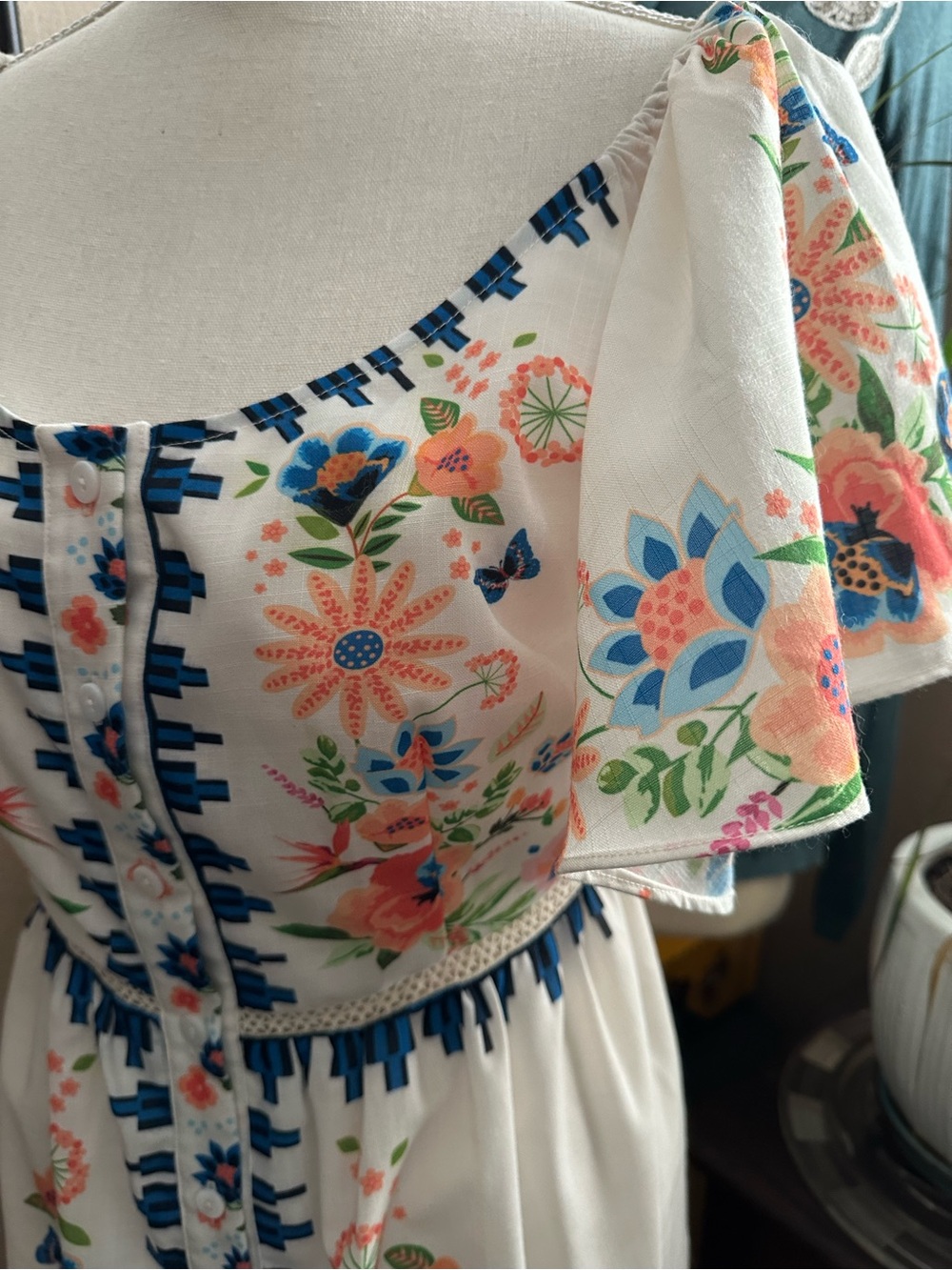 Ador Floral Flutter-Sleeve Midi Dress in Cream - Picture 4 of 8